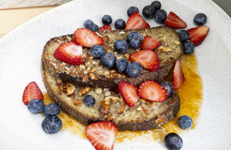 french toast with berries